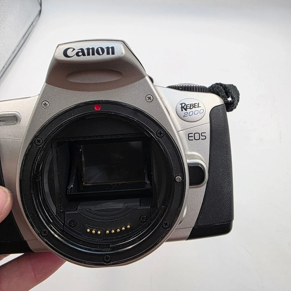 Canon EOS Rebel 2000 35mm Film SLR Camera Body Silver Black with Tamrac Strap L4